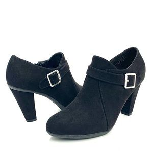 Solanz Black Faux Suede Heeled Shoes with Buckle Detail Size 7